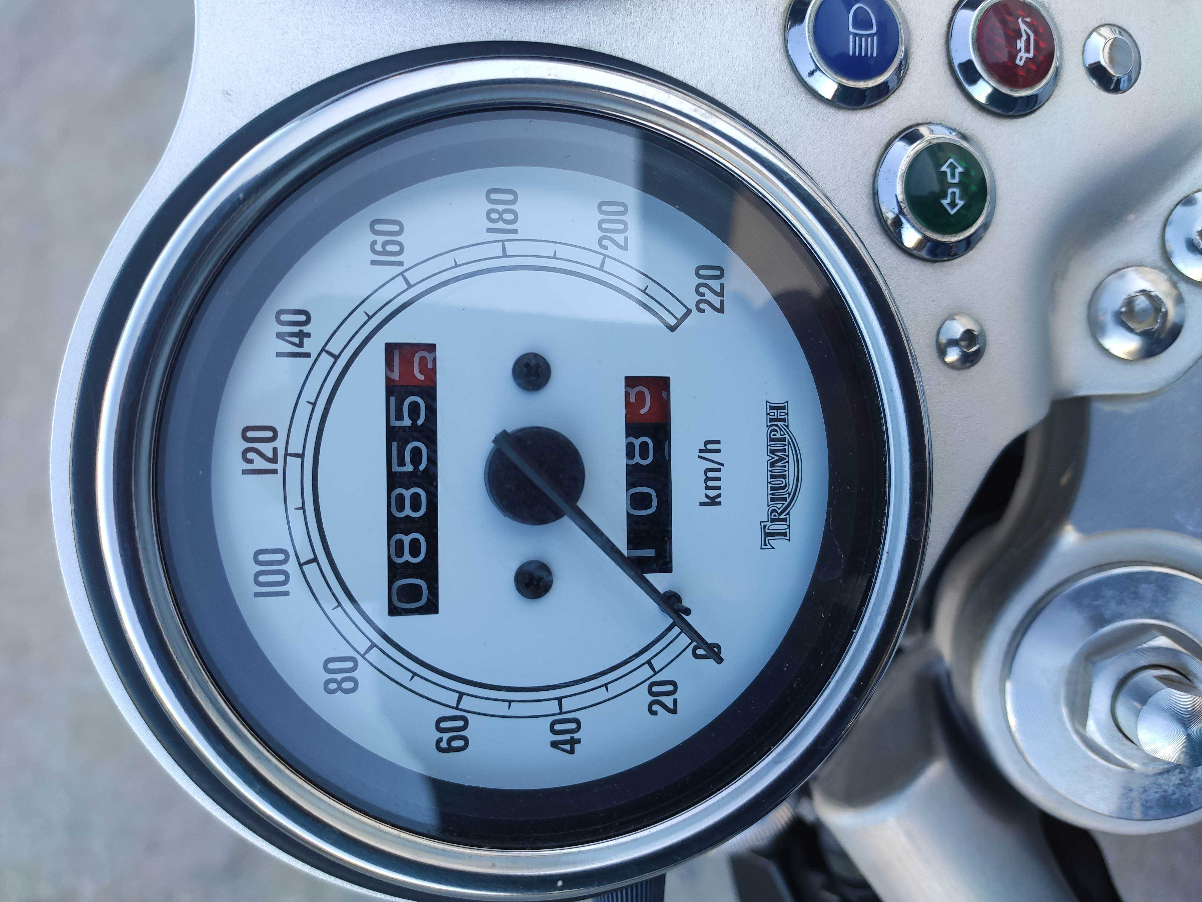 Triumph Thruxton 900