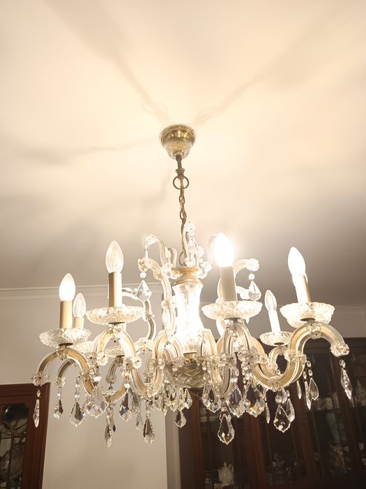 Lustre de cristal com 12 velas