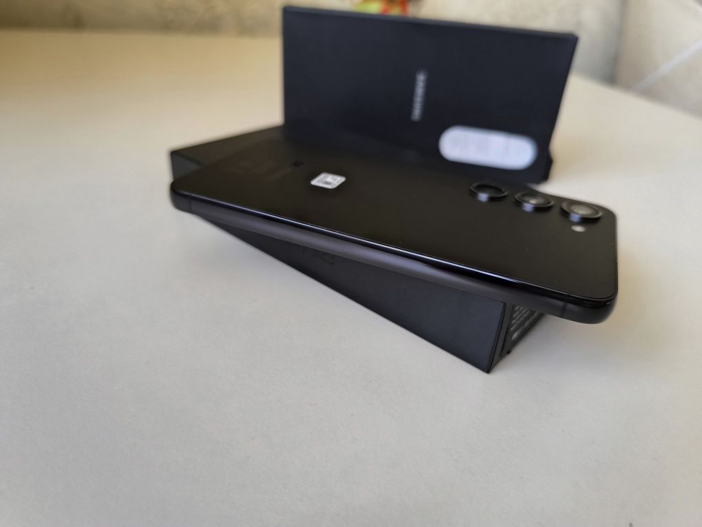 Samsung S23  8/128 gb 2 sim  Як Новий