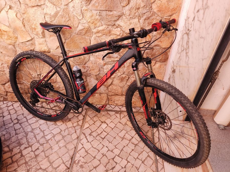 Bicicleta BTT roda 29 marca BH