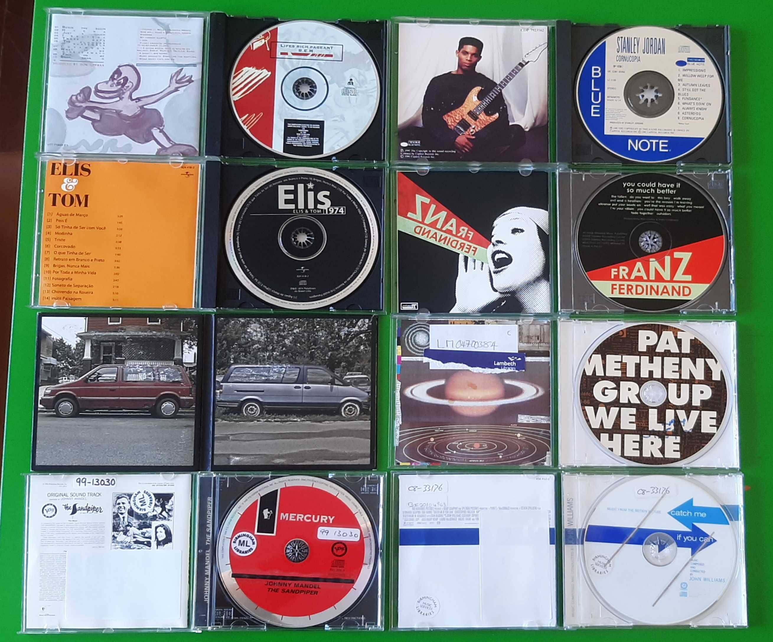 CDs vários à venda