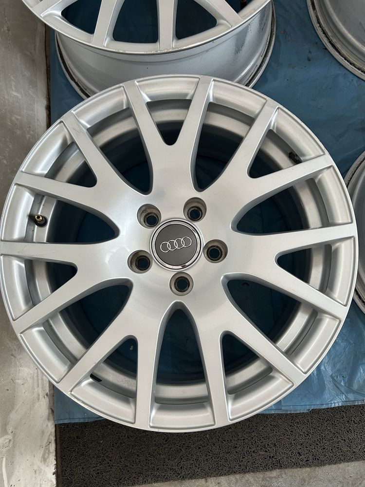 521 Felgi Aluminiowe ORYGINAŁ AUDI R 17 5x112 otwór 57,1 Bardzo Ładne