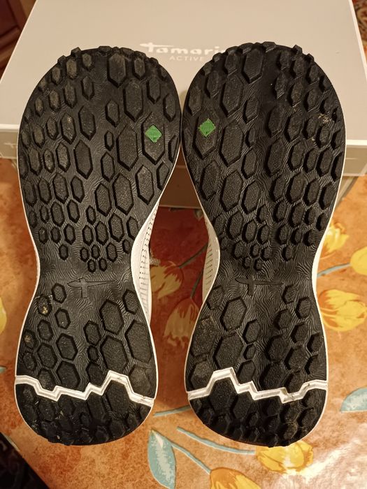 Кросівки Tamaris водонепроникні жіночі чорно білі р. 39