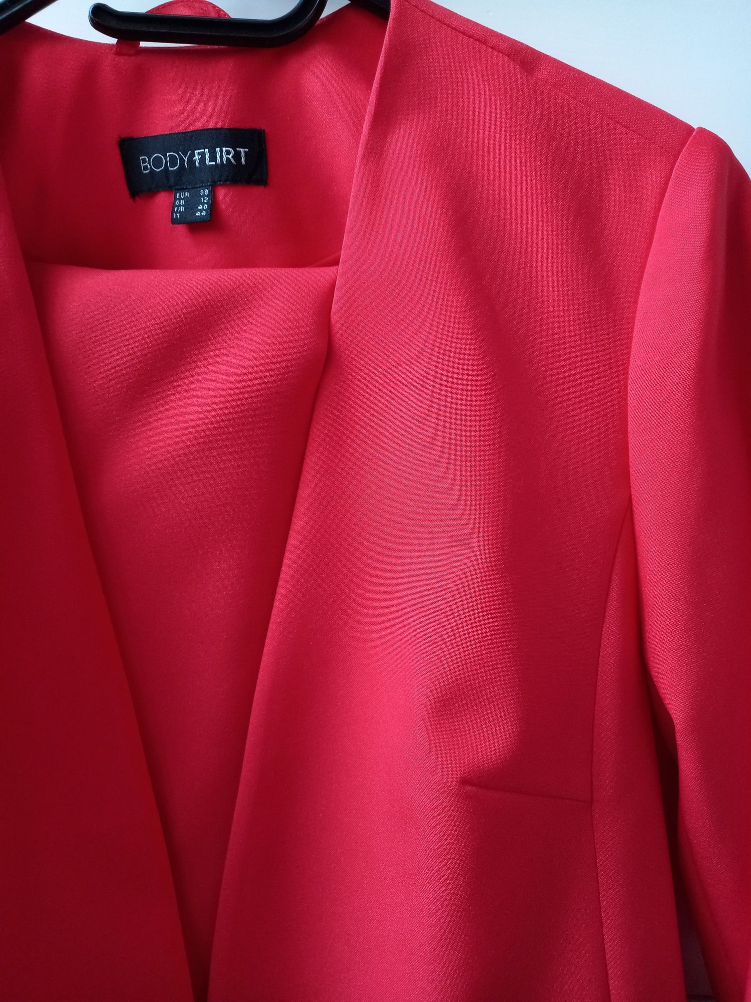 Garnitur damski nowy  czerwony M spodnium komplet marynarka spodnie