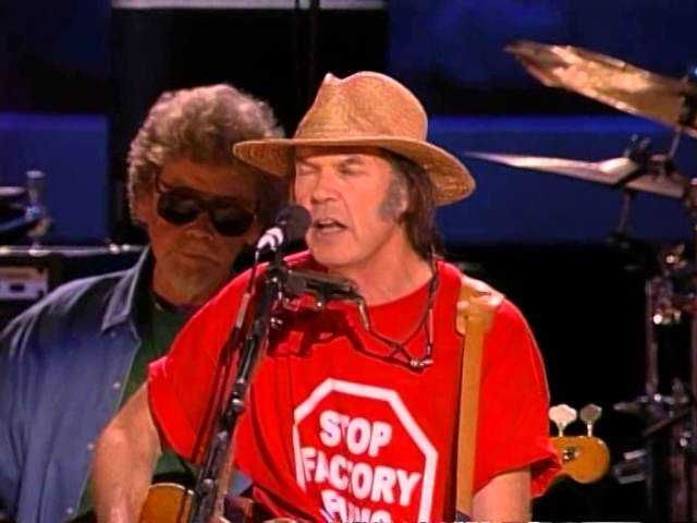 NEIL YOUNG - RED ROCKS LIVE (Friends + Relatives) Ampitheatre Colorodo