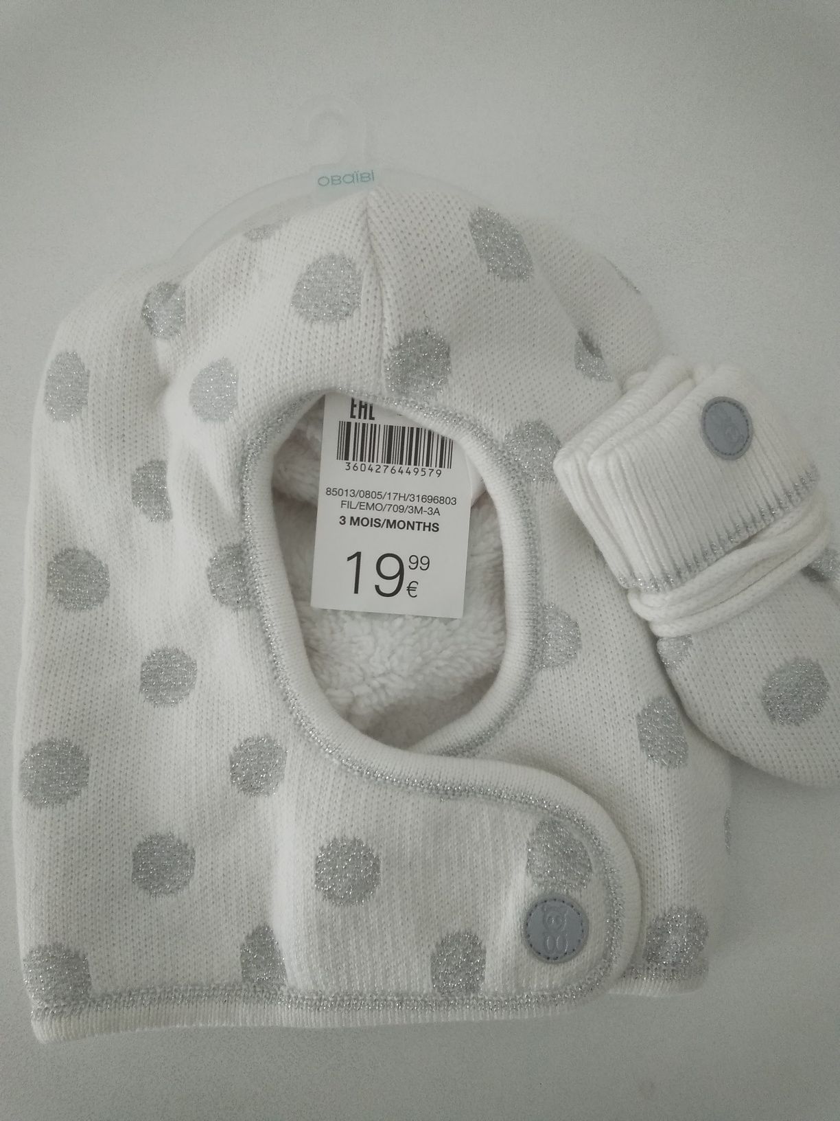 Conjunto de gorro e luvas novo da Obaïbi tamanho 3 meses