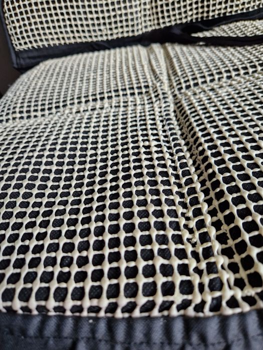 Mata ochronna na siedzenie samochodowe pod fotelik samochodowy