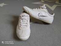 Buty Nike r.37,5