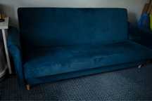 Sofa rozkladana granatowa z funkcją spania