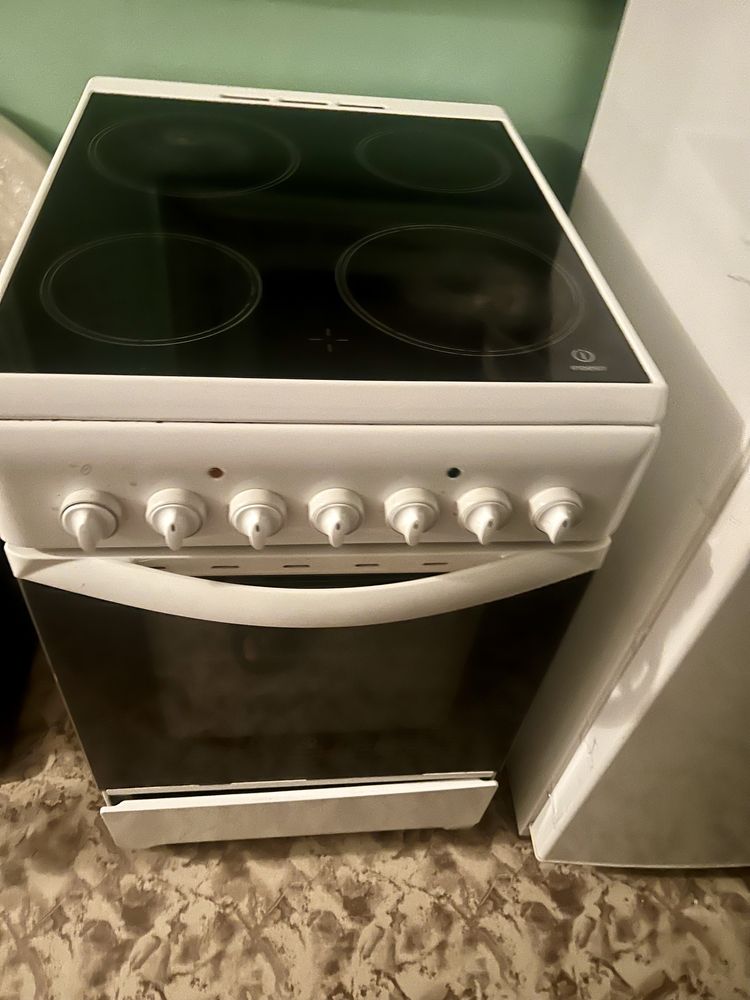 Электрическая плита Indesit. Электроплита Индезит. Стеклокерамика