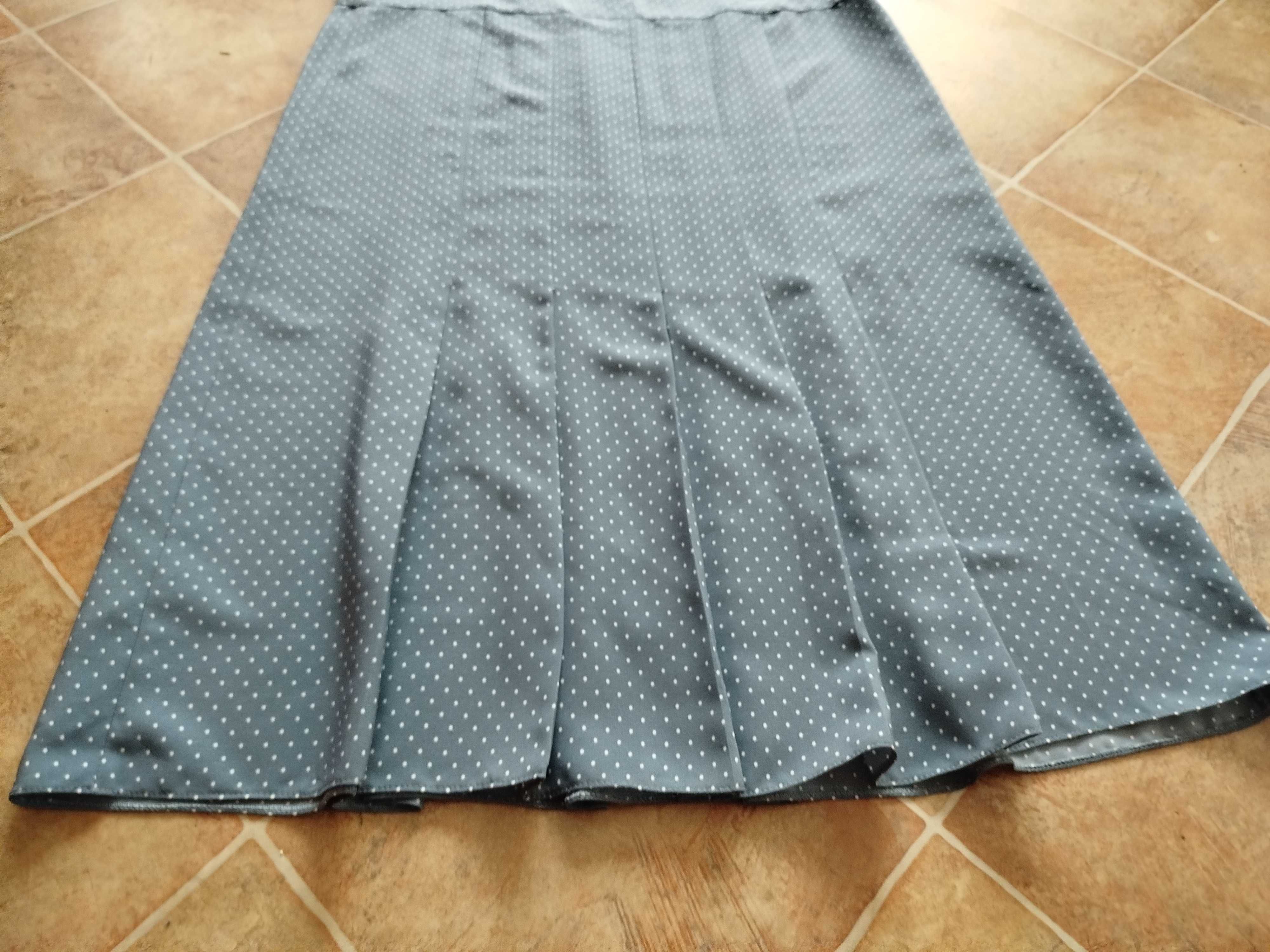 Elegancka sukienka w kropeczki R-44