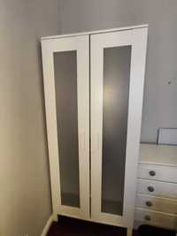 Roupeiro IKEA com duas portas de abrir