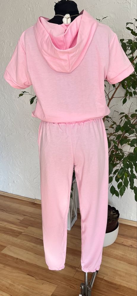 Piekny rozowy dres