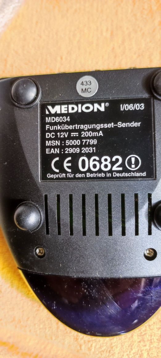 Bezprzewodowy zestaw do transmisji sygnału audio-video Medion.