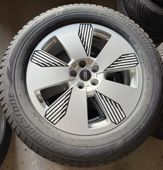 Продам диски із новою резиною на AUDI E-TRON