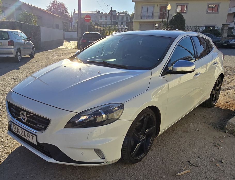Volvo v40 r-type