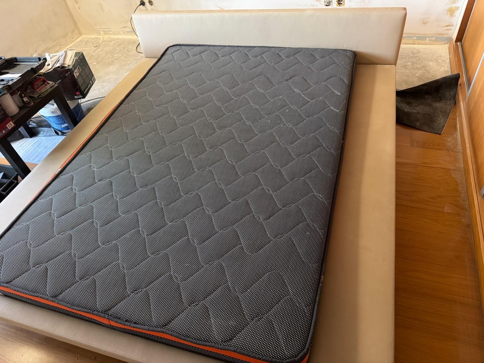 Cama casal moderna