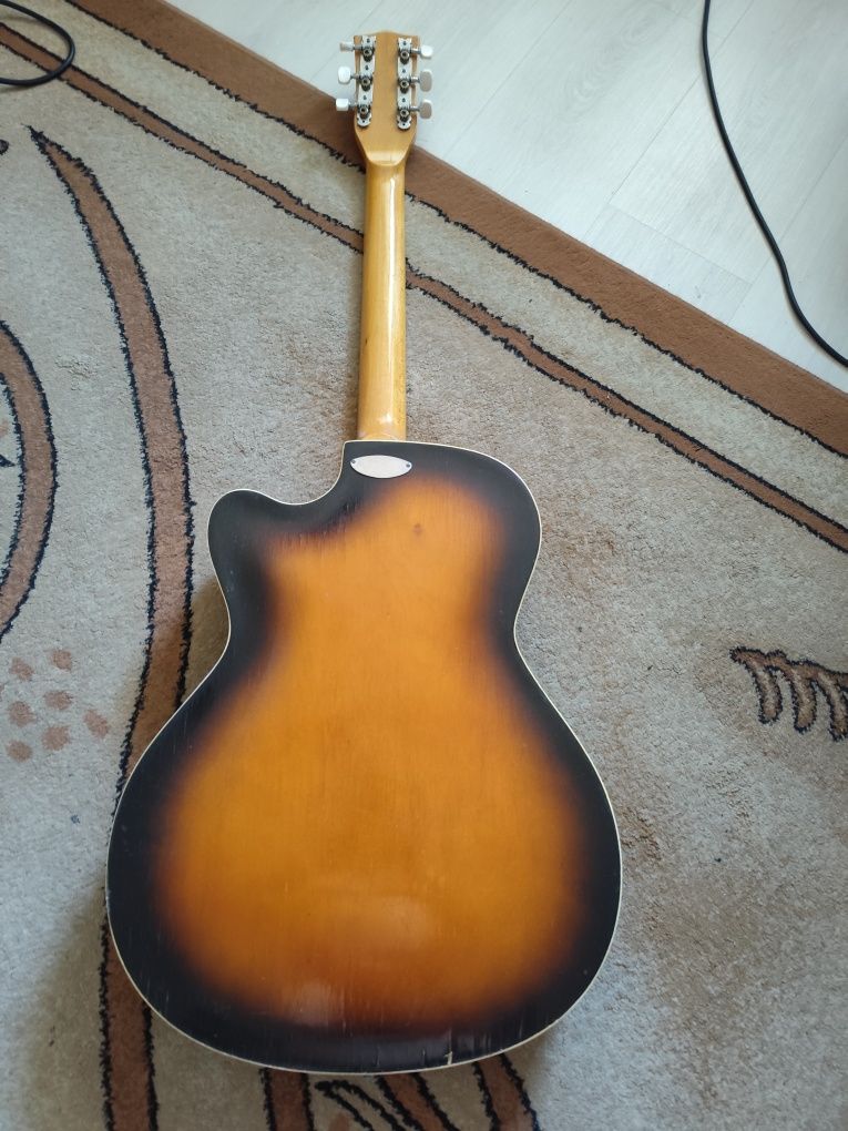 Rodzima,stara gitara Defil.