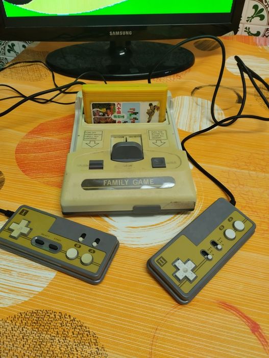 Consola vintage anos 90