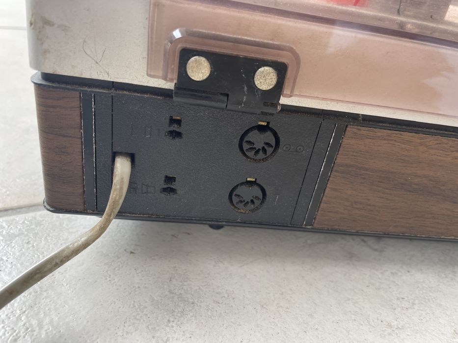 Gira discos Philips + 2 colunas (antigo)