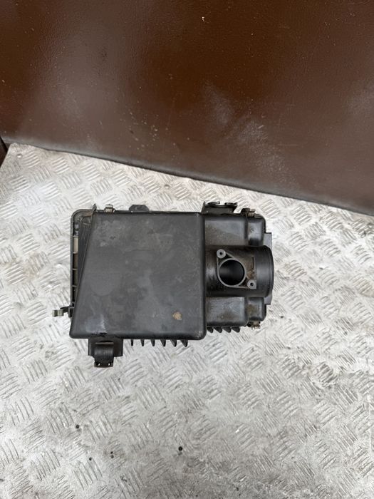 Корпус воздушного фильтра 2.3 Мазда сх7 год 08 mazda cx7