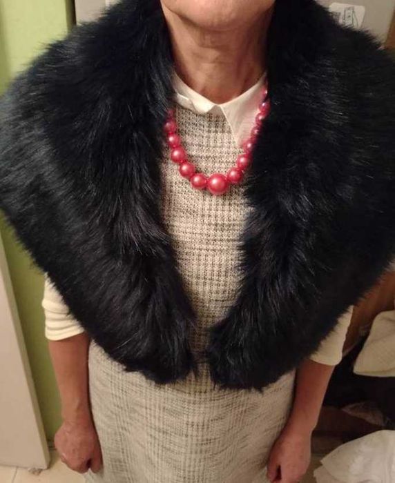 Duża, futrzana Etola z Londynu, Futrzany kołnierz, szal futerko