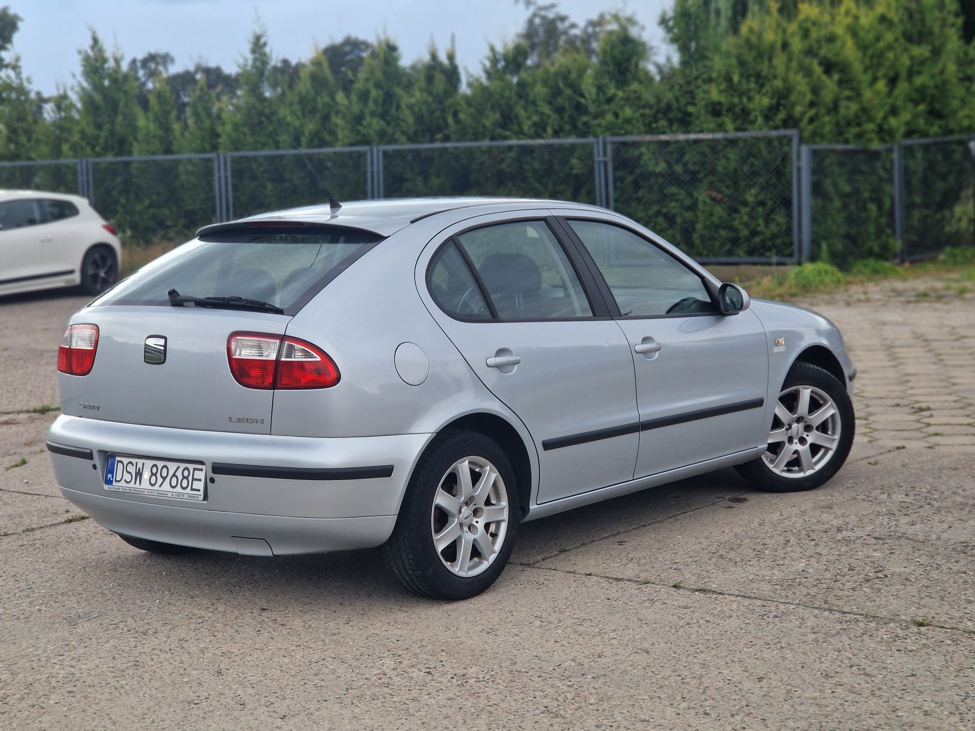 Seata leon 1.6 Benzyna 2005 rok mały przebieg bdb