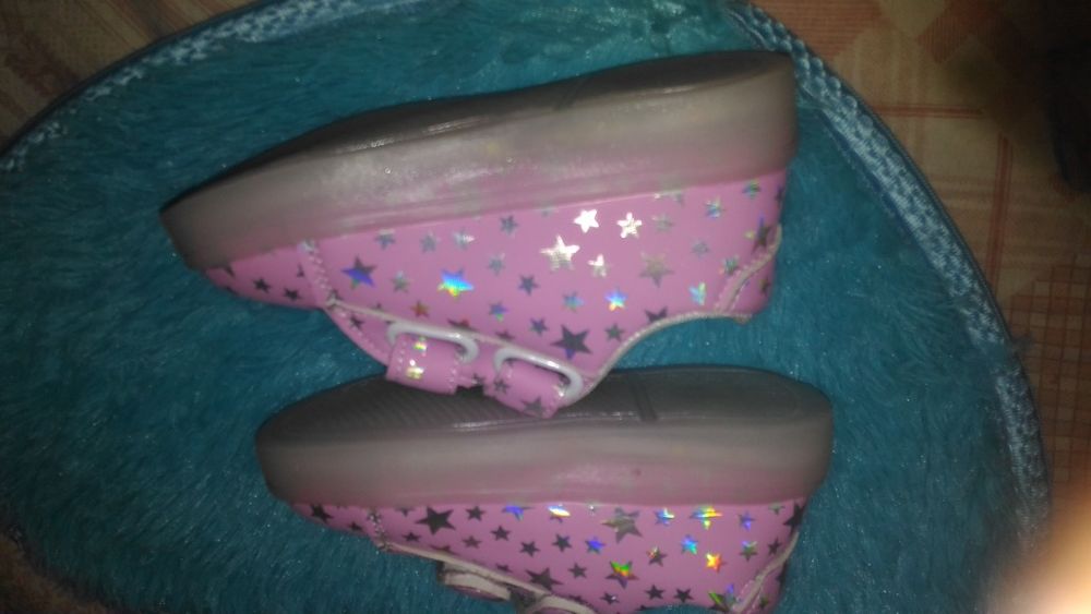 Sapatinhos n.26 com luz, novos