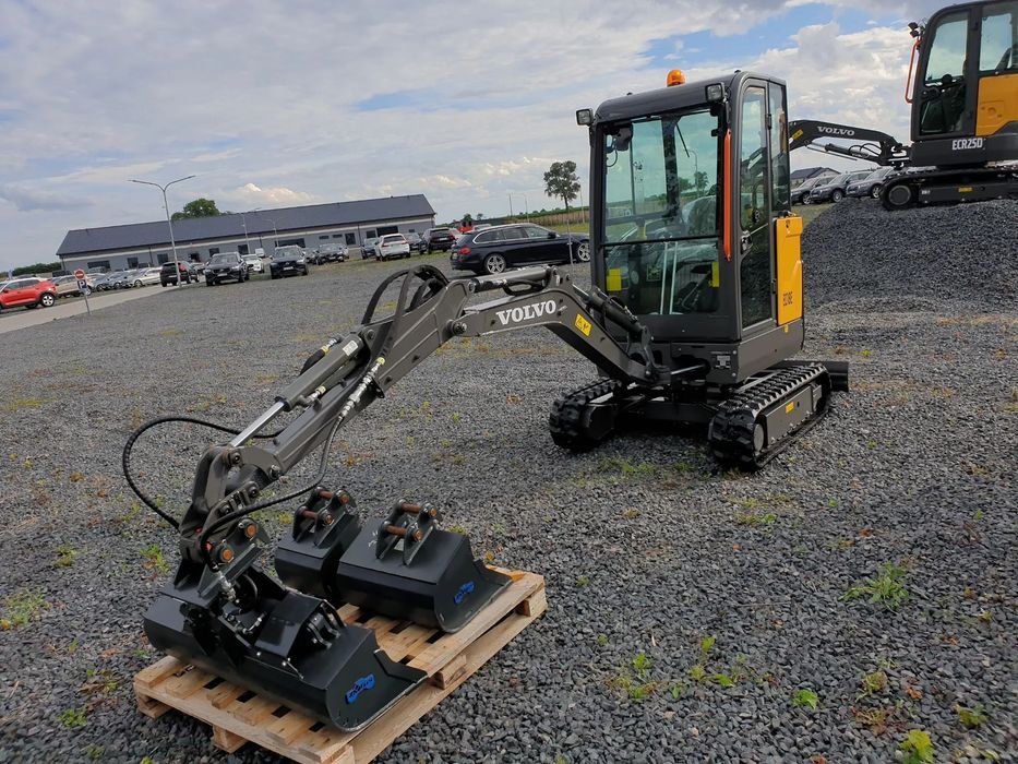Volvo EC18E, DŁUGIE RAMIĘ, DODATKOWA PRZECIWWAGA, ROZSUWANE GĄSIENICE, 3 ŁYŻKI + SZYBKOZŁĄCZE VOLVO, NOWA DOSTĘPNA OD RĘKI, GWARANCJA Volvo Polska  NOWA, ZX19-6, E17, KX018-4, PC18MR-3, SV17, SV18