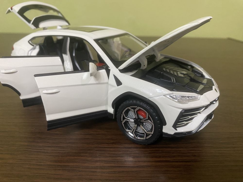 Модель авто 1:24 Lamba Urus