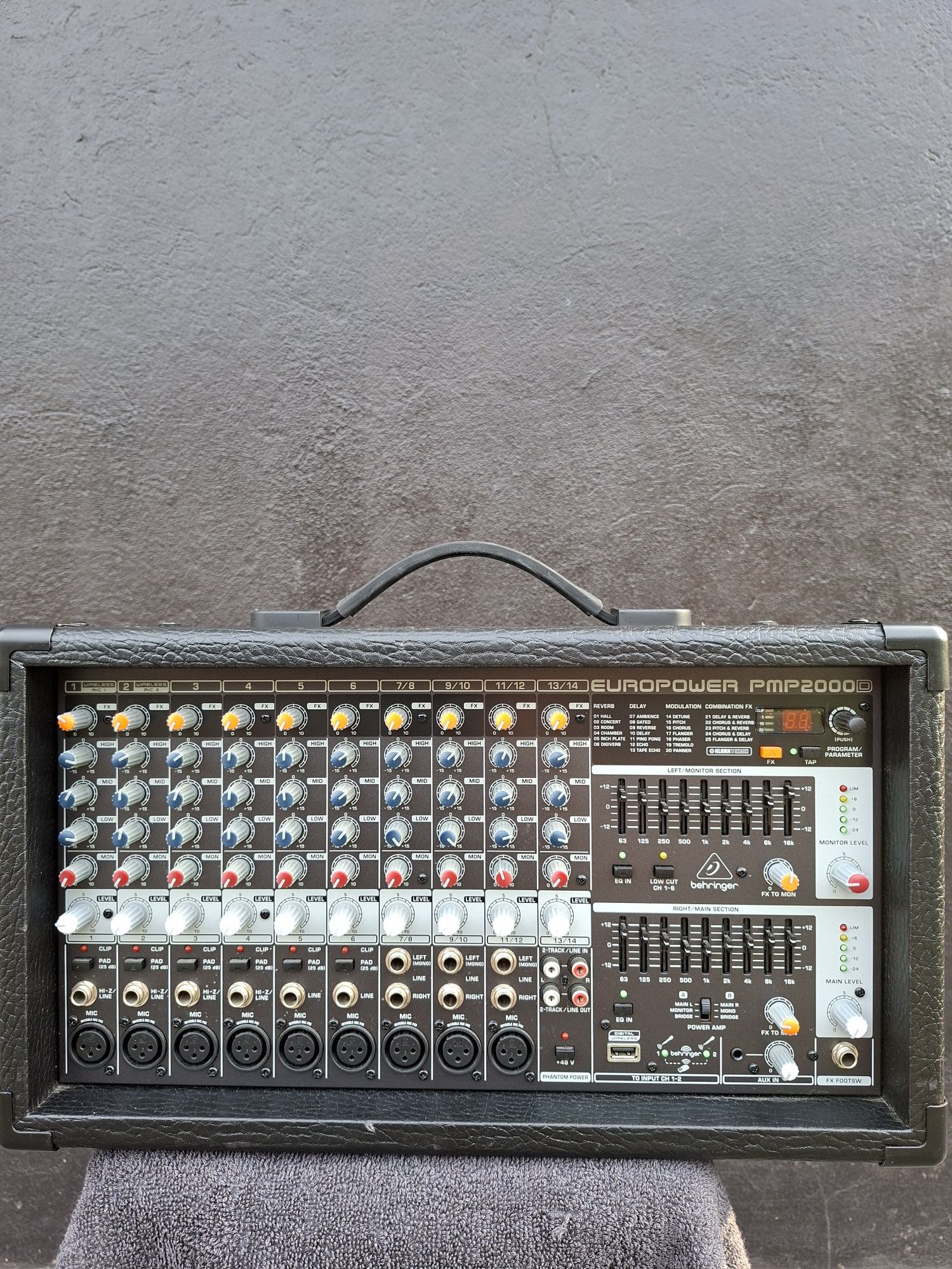 Powermikser Behringer 2000
