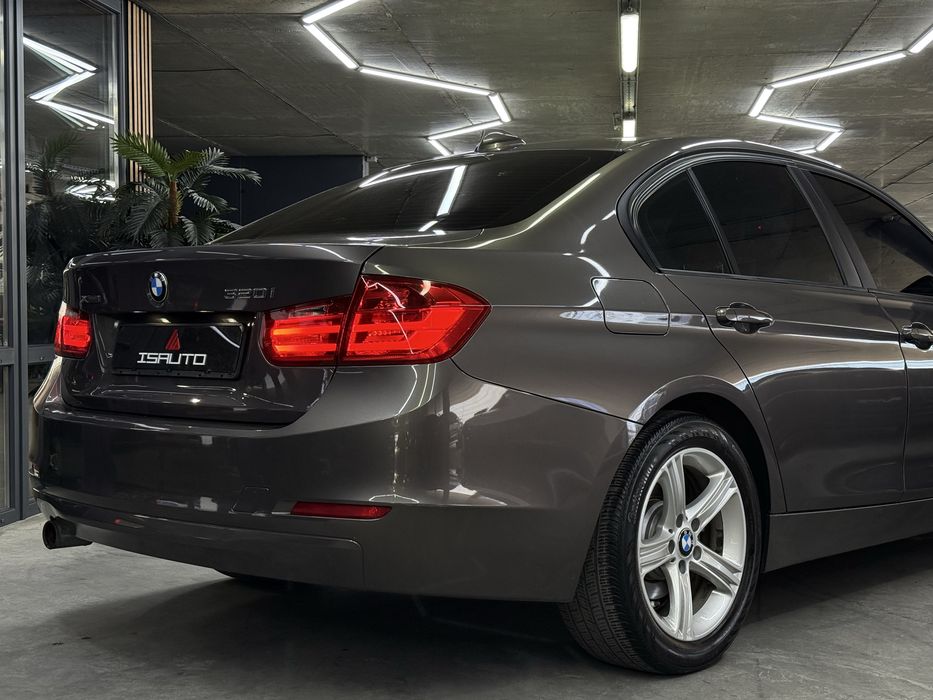 BMW 320i