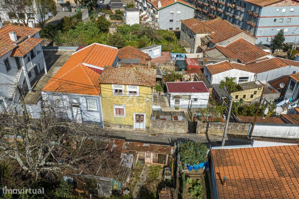 Prédio para reabilitação no Candal, Gaia, com vista rio