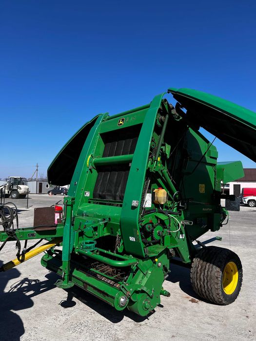 Прес-підбірник John Deere 864