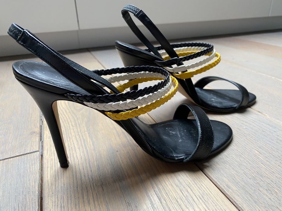 Czarne buty na obcasie Cosmoparis