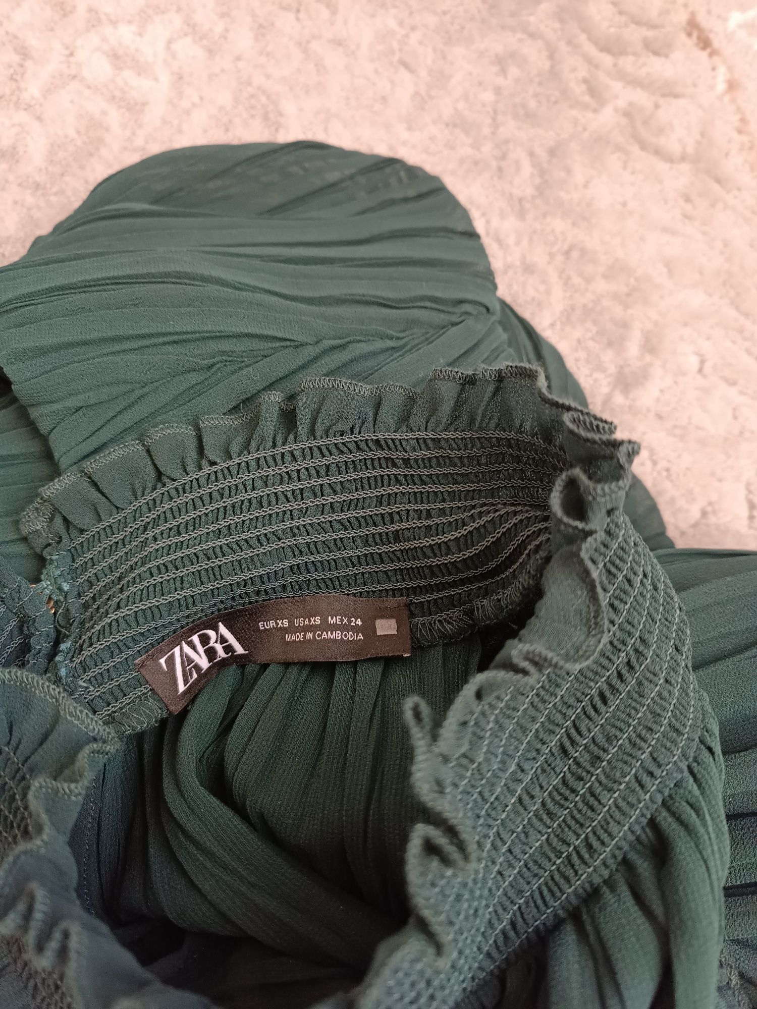 Плаття смарагдового кольору від  Zara