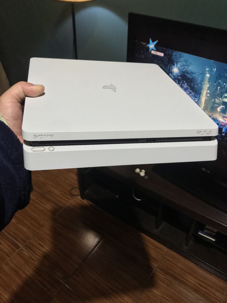 Ps4 slim branca com comando