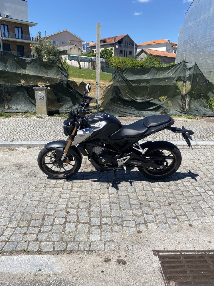 Honda CB125R + Extras