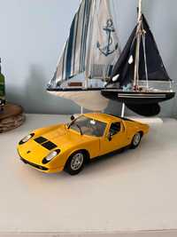 Model Lamborghini Miura 1:18 polistil