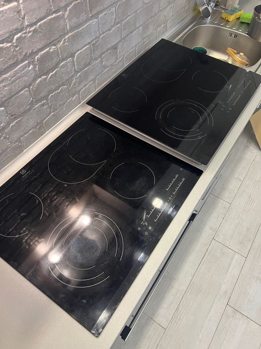 Варочна повехня Electrolux EHF96547FK