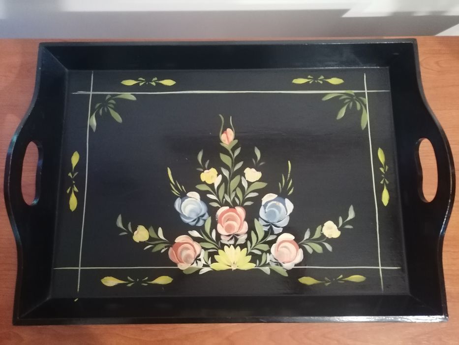 Tabuleiro pintado à mão