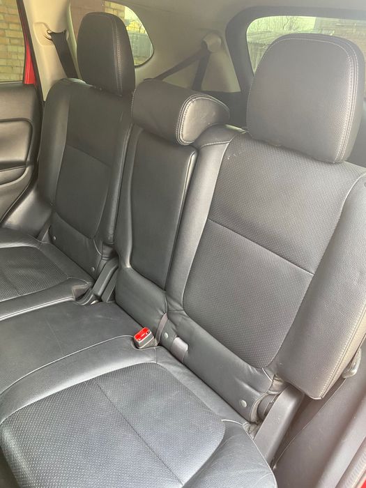 Мітсубісі аутлендер 2016 р