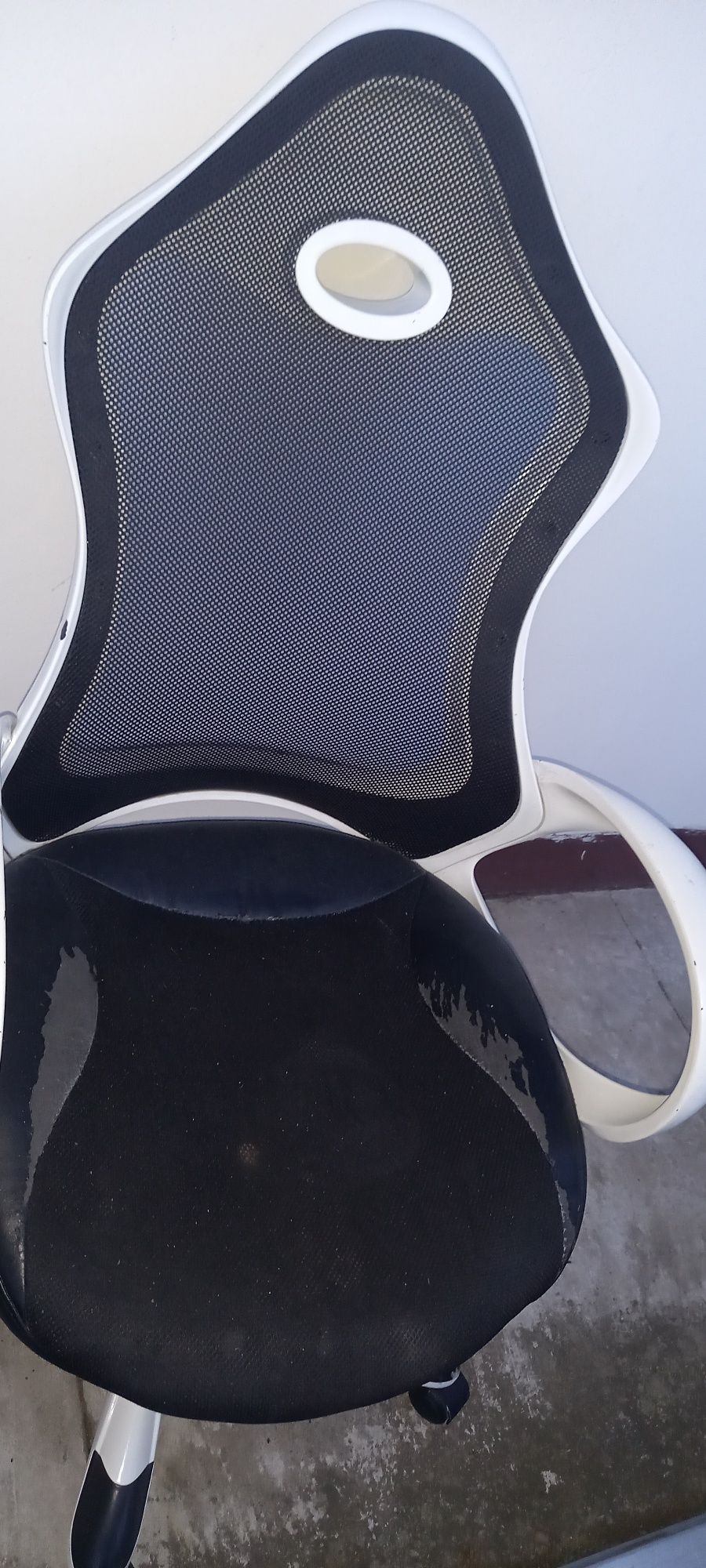 Krzesło biurowe biał czarne