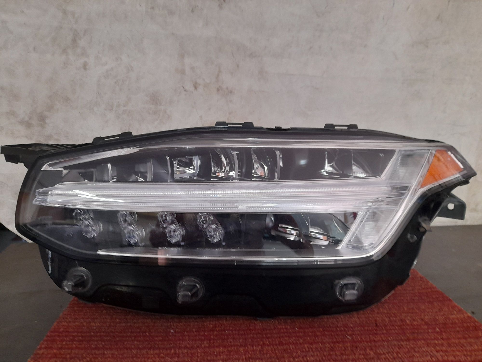 Lampa volvo xc 90 ful Led lewa.