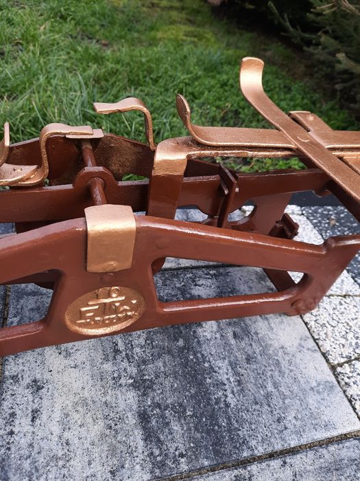 Sprzedam starą wagę.