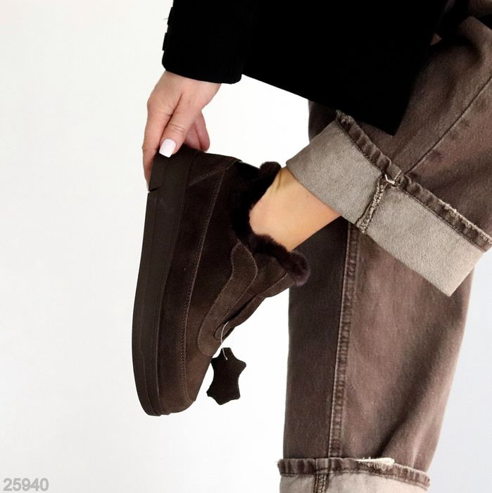 Жіночі шкіряні зимові черевики в кольорах