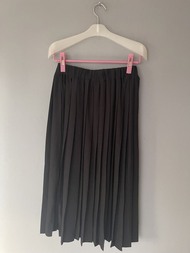 Czarna plisowana spódnica H&M r.36