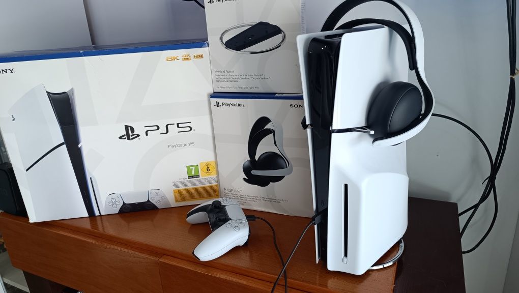 Playstation 5 Slim com leitor + acessórios