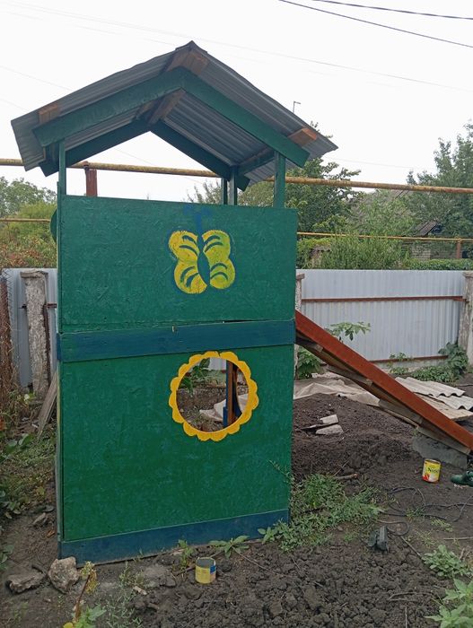 Диячий будиночок з гркою