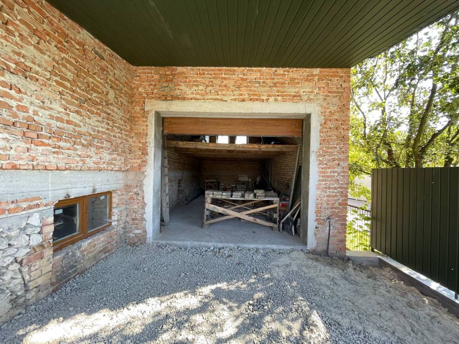 Продаж великого будинку у передмісті Тернополя